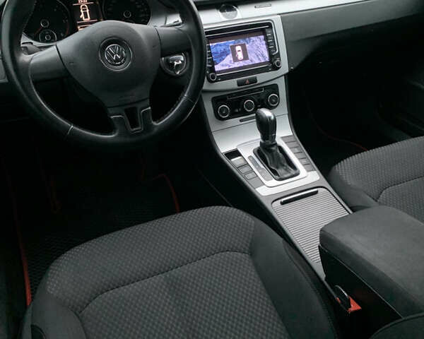 Серый Фольксваген Пассат, объемом двигателя 1.97 л и пробегом 270 тыс. км за 8900 $, фото 6 на Automoto.ua