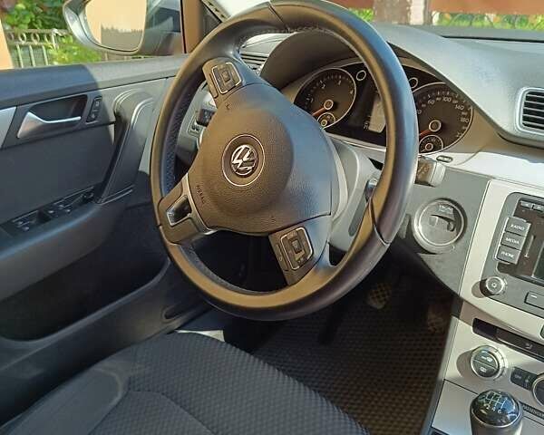 Серый Фольксваген Пассат, объемом двигателя 1.6 л и пробегом 220 тыс. км за 12800 $, фото 10 на Automoto.ua