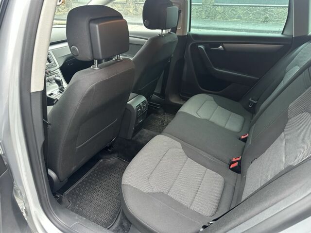 Сірий Фольксваген Пассат, об'ємом двигуна 2 л та пробігом 257 тис. км за 10300 $, фото 5 на Automoto.ua