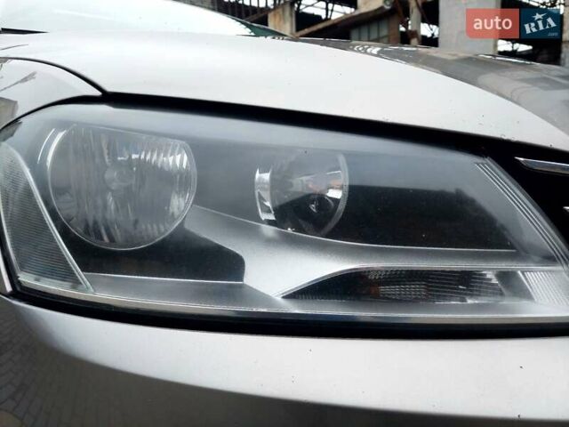 Сірий Фольксваген Пассат, об'ємом двигуна 2 л та пробігом 275 тис. км за 10900 $, фото 34 на Automoto.ua