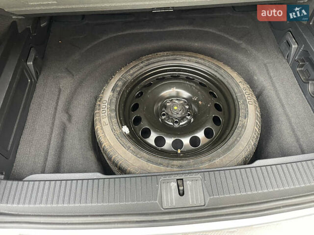 Серый Фольксваген Пассат, объемом двигателя 1.97 л и пробегом 267 тыс. км за 13950 $, фото 29 на Automoto.ua