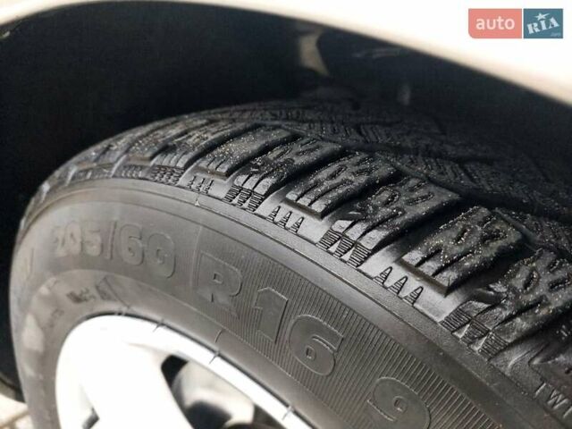 Сірий Фольксваген Пассат, об'ємом двигуна 2 л та пробігом 275 тис. км за 10900 $, фото 48 на Automoto.ua