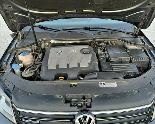 Сірий Фольксваген Пассат, об'ємом двигуна 1.6 л та пробігом 277 тис. км за 10600 $, фото 7 на Automoto.ua