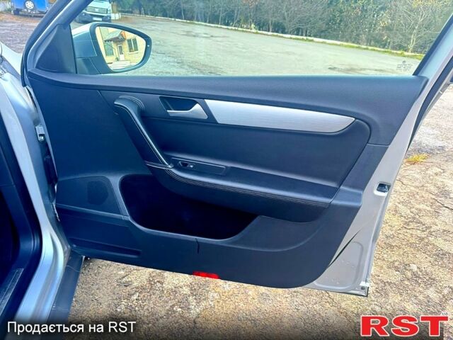 Сірий Фольксваген Пассат, об'ємом двигуна 2 л та пробігом 258 тис. км за 12900 $, фото 4 на Automoto.ua