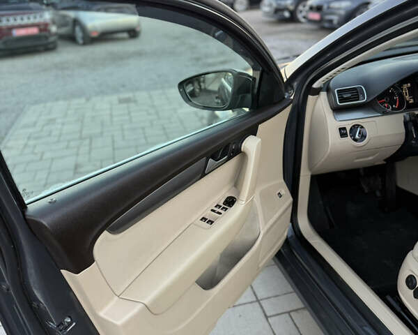 Серый Фольксваген Пассат, объемом двигателя 2 л и пробегом 206 тыс. км за 12588 $, фото 13 на Automoto.ua