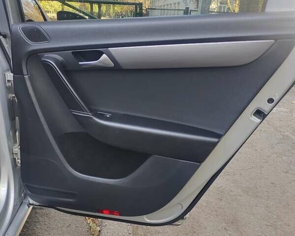 Серый Фольксваген Пассат, объемом двигателя 1.6 л и пробегом 281 тыс. км за 10700 $, фото 26 на Automoto.ua