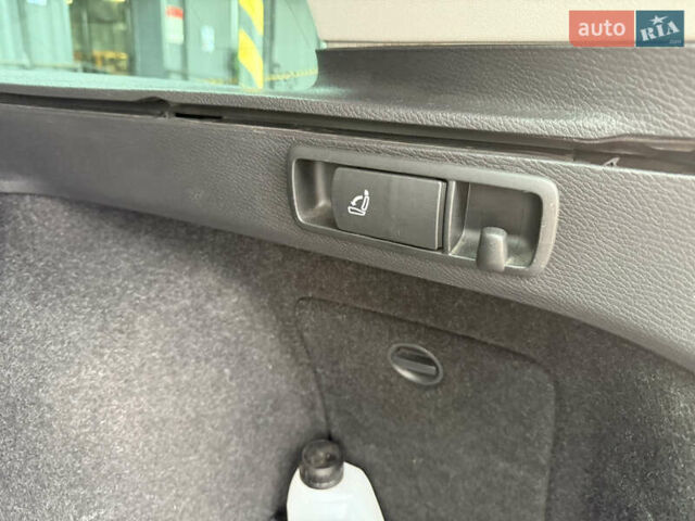 Серый Фольксваген Пассат, объемом двигателя 2 л и пробегом 324 тыс. км за 13500 $, фото 16 на Automoto.ua