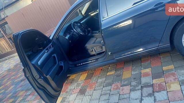 Серый Фольксваген Пассат, объемом двигателя 1.6 л и пробегом 250 тыс. км за 12500 $, фото 1 на Automoto.ua