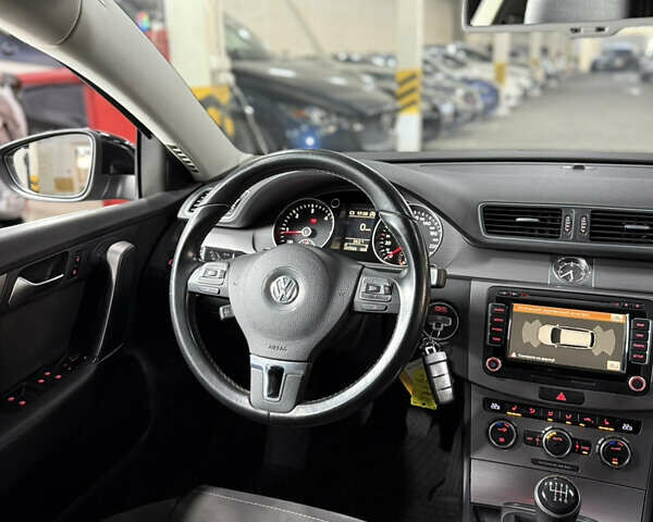 Серый Фольксваген Пассат, объемом двигателя 2 л и пробегом 220 тыс. км за 12900 $, фото 25 на Automoto.ua