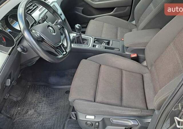 Серый Фольксваген Пассат, объемом двигателя 1.6 л и пробегом 153 тыс. км за 13500 $, фото 9 на Automoto.ua