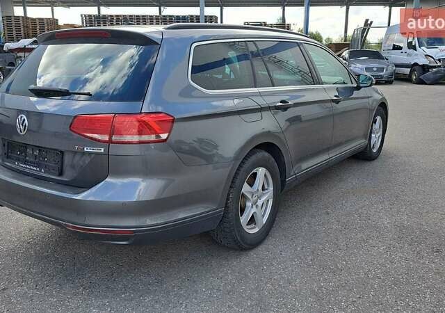 Серый Фольксваген Пассат, объемом двигателя 1.6 л и пробегом 153 тыс. км за 13500 $, фото 7 на Automoto.ua
