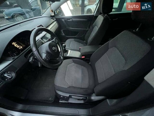 Серый Фольксваген Пассат, объемом двигателя 1.97 л и пробегом 288 тыс. км за 9800 $, фото 15 на Automoto.ua