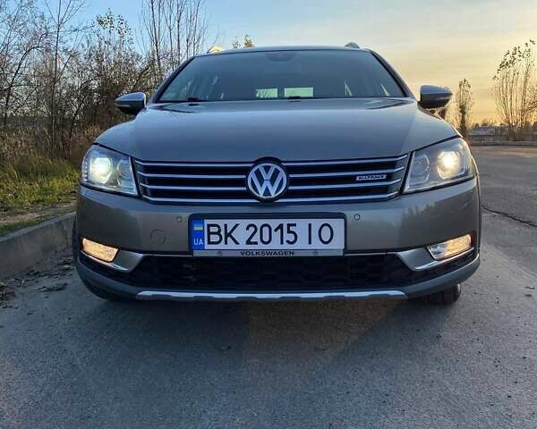 Сірий Фольксваген Пассат, об'ємом двигуна 2 л та пробігом 309 тис. км за 13000 $, фото 2 на Automoto.ua