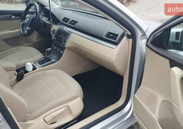 Серый Фольксваген Пассат, объемом двигателя 1.97 л и пробегом 290 тыс. км за 9950 $, фото 12 на Automoto.ua