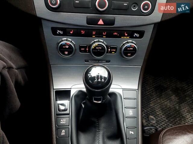 Серый Фольксваген Пассат, объемом двигателя 1.97 л и пробегом 275 тыс. км за 9900 $, фото 46 на Automoto.ua