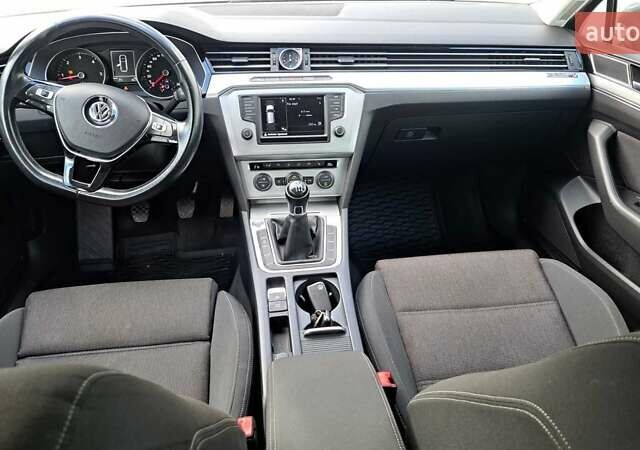 Серый Фольксваген Пассат, объемом двигателя 1.6 л и пробегом 153 тыс. км за 13500 $, фото 8 на Automoto.ua