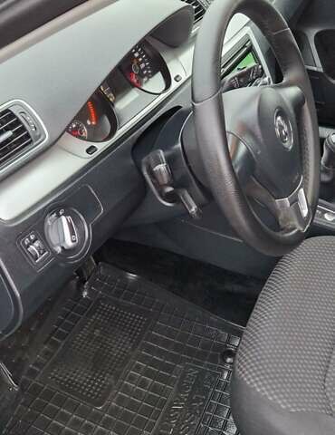 Серый Фольксваген Пассат, объемом двигателя 1.6 л и пробегом 228 тыс. км за 10499 $, фото 13 на Automoto.ua