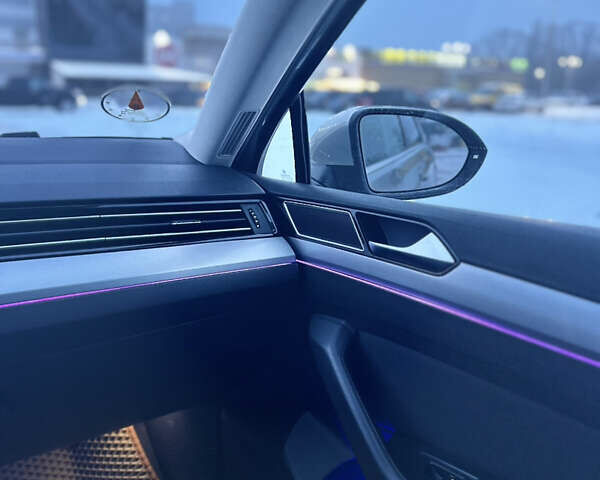 Сірий Фольксваген Пассат, об'ємом двигуна 1.97 л та пробігом 280 тис. км за 12000 $, фото 13 на Automoto.ua