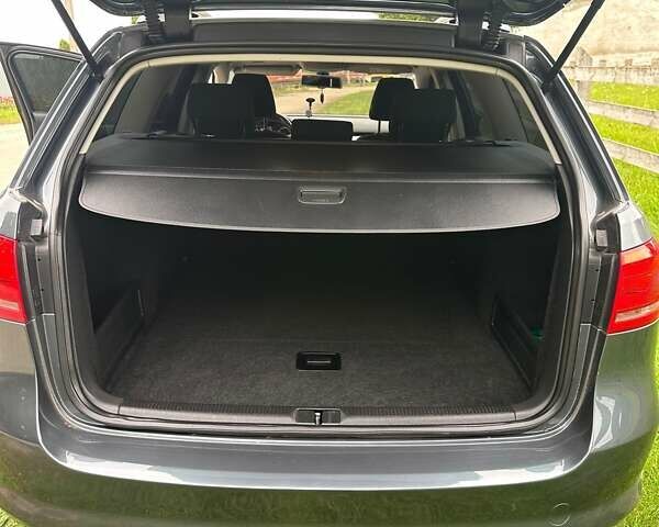 Серый Фольксваген Пассат, объемом двигателя 1.6 л и пробегом 235 тыс. км за 9000 $, фото 9 на Automoto.ua