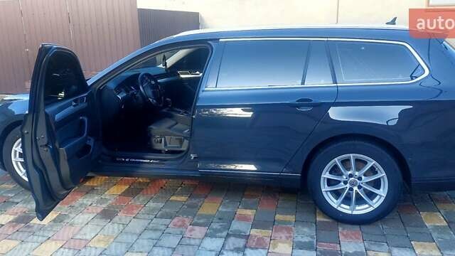 Серый Фольксваген Пассат, объемом двигателя 1.6 л и пробегом 250 тыс. км за 12500 $, фото 2 на Automoto.ua