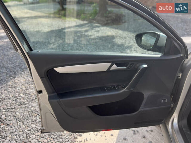 Серый Фольксваген Пассат, объемом двигателя 1.6 л и пробегом 193 тыс. км за 9500 $, фото 21 на Automoto.ua