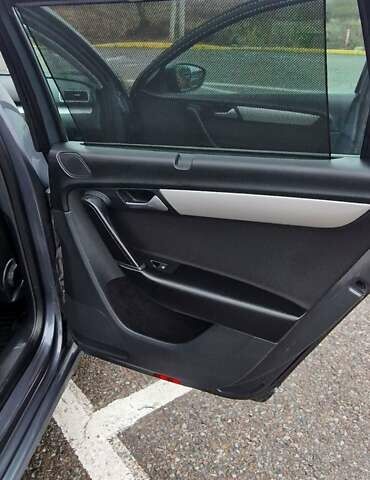 Серый Фольксваген Пассат, объемом двигателя 1.6 л и пробегом 228 тыс. км за 10499 $, фото 10 на Automoto.ua