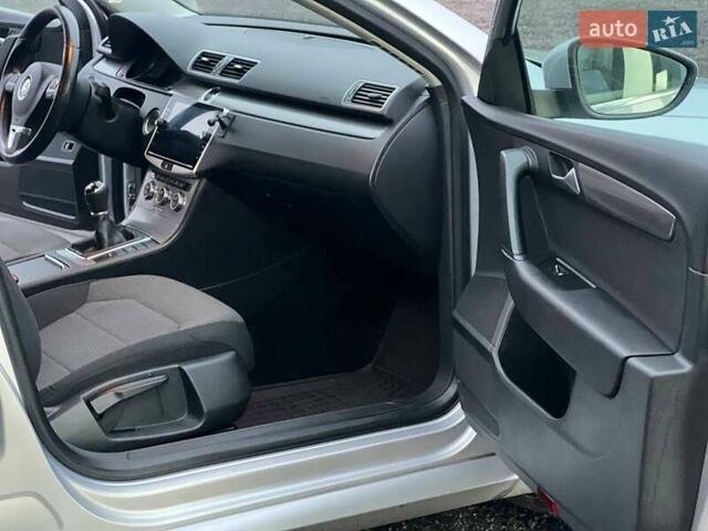 Серый Фольксваген Пассат, объемом двигателя 1.97 л и пробегом 288 тыс. км за 9800 $, фото 10 на Automoto.ua