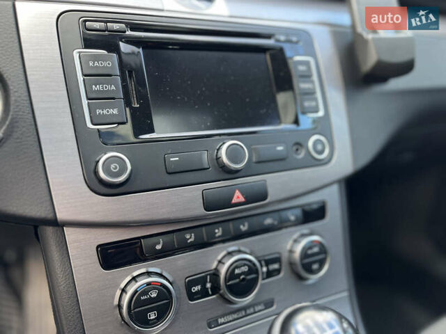 Серый Фольксваген Пассат, объемом двигателя 1.97 л и пробегом 221 тыс. км за 11000 $, фото 19 на Automoto.ua