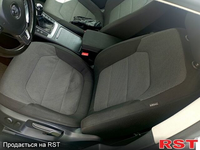 Серый Фольксваген Пассат, объемом двигателя 2 л и пробегом 271 тыс. км за 10800 $, фото 4 на Automoto.ua