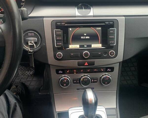 Серый Фольксваген Пассат, объемом двигателя 2 л и пробегом 293 тыс. км за 13000 $, фото 17 на Automoto.ua