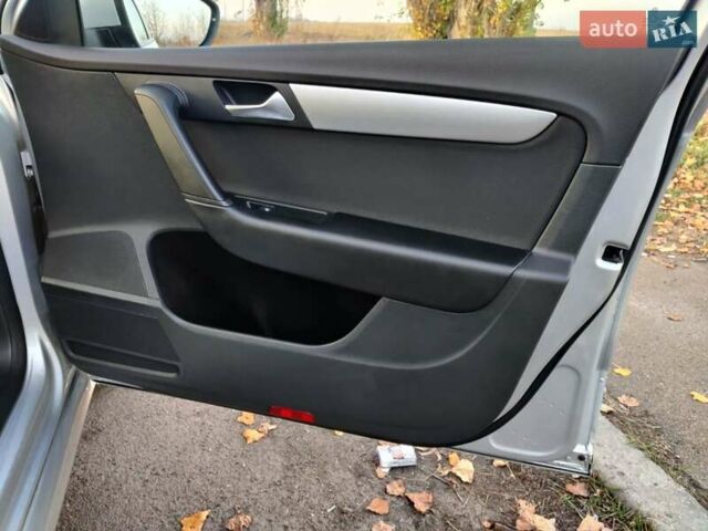 Сірий Фольксваген Пассат, об'ємом двигуна 1.6 л та пробігом 269 тис. км за 9900 $, фото 33 на Automoto.ua