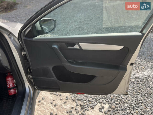 Серый Фольксваген Пассат, объемом двигателя 1.6 л и пробегом 193 тыс. км за 9500 $, фото 29 на Automoto.ua