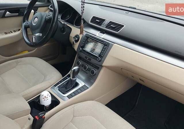 Серый Фольксваген Пассат, объемом двигателя 1.97 л и пробегом 290 тыс. км за 9950 $, фото 13 на Automoto.ua