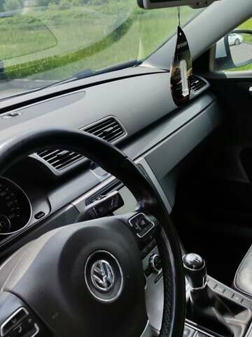 Серый Фольксваген Пассат, объемом двигателя 1.6 л и пробегом 273 тыс. км за 10500 $, фото 13 на Automoto.ua