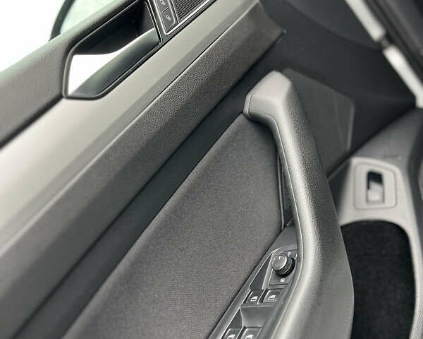 Сірий Фольксваген Пассат, об'ємом двигуна 2 л та пробігом 322 тис. км за 13850 $, фото 20 на Automoto.ua