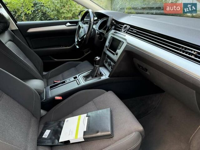 Серый Фольксваген Пассат, объемом двигателя 1.97 л и пробегом 220 тыс. км за 14500 $, фото 32 на Automoto.ua