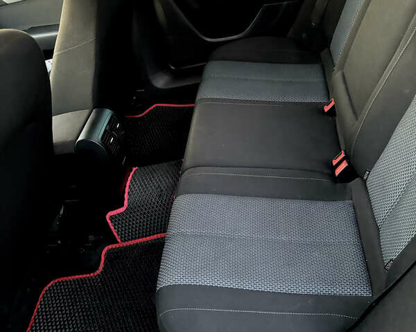 Сірий Фольксваген Пассат, об'ємом двигуна 1.6 л та пробігом 277 тис. км за 10600 $, фото 5 на Automoto.ua