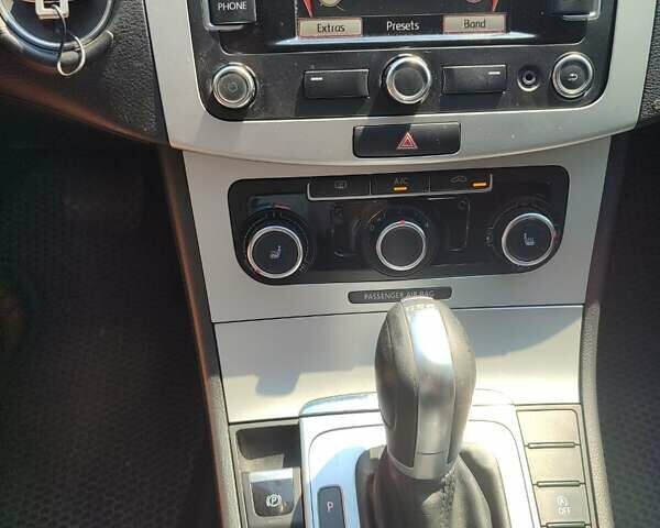 Серый Фольксваген Пассат, объемом двигателя 1.97 л и пробегом 270 тыс. км за 11600 $, фото 6 на Automoto.ua