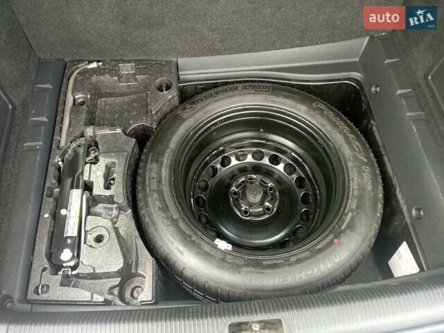 Серый Фольксваген Пассат, объемом двигателя 1.97 л и пробегом 270 тыс. км за 10999 $, фото 23 на Automoto.ua