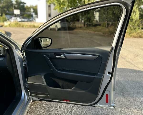 Серый Фольксваген Пассат, объемом двигателя 2 л и пробегом 213 тыс. км за 11700 $, фото 31 на Automoto.ua