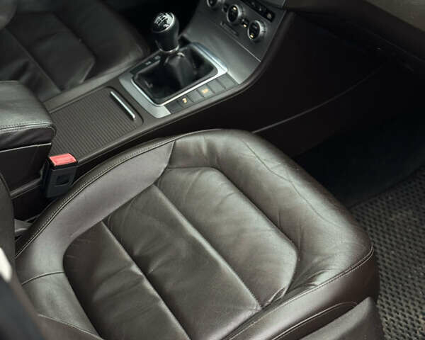 Сірий Фольксваген Пассат, об'ємом двигуна 1.97 л та пробігом 430 тис. км за 9333 $, фото 16 на Automoto.ua