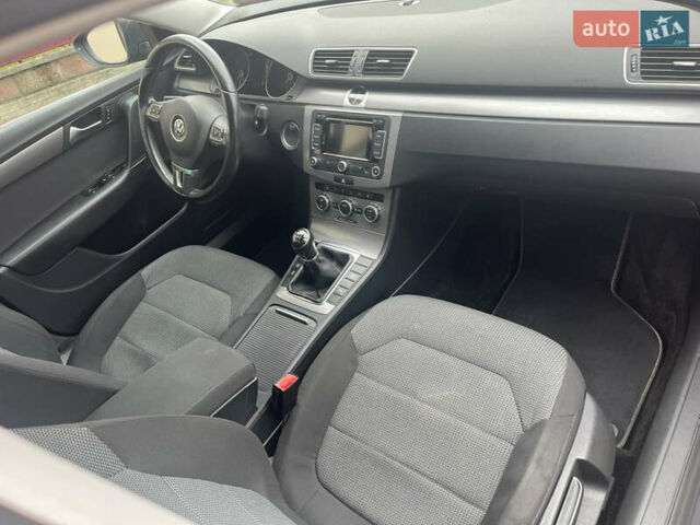 Серый Фольксваген Пассат, объемом двигателя 2 л и пробегом 192 тыс. км за 13800 $, фото 17 на Automoto.ua