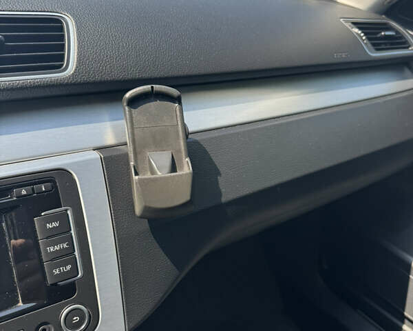 Серый Фольксваген Пассат, объемом двигателя 1.97 л и пробегом 324 тыс. км за 11400 $, фото 15 на Automoto.ua