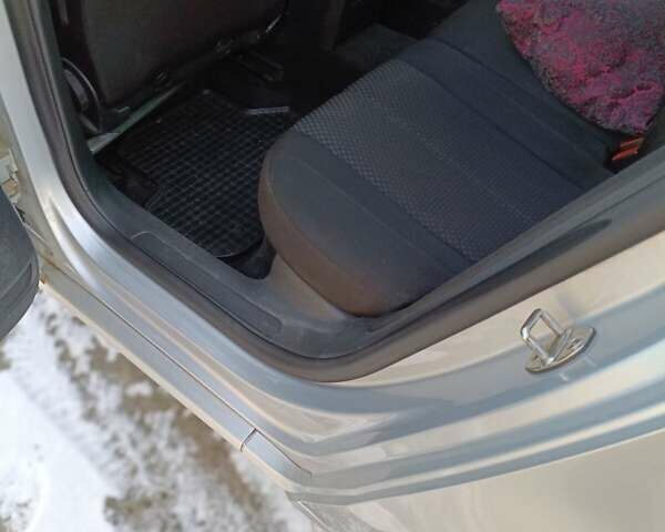 Серый Фольксваген Пассат, объемом двигателя 1.6 л и пробегом 275 тыс. км за 11000 $, фото 5 на Automoto.ua