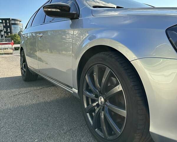 Серый Фольксваген Пассат, объемом двигателя 2 л и пробегом 213 тыс. км за 11700 $, фото 5 на Automoto.ua