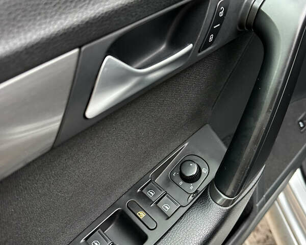 Сірий Фольксваген Пассат, об'ємом двигуна 1.97 л та пробігом 257 тис. км за 10300 $, фото 16 на Automoto.ua