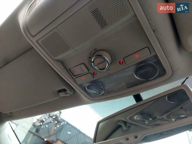 Серый Фольксваген Пассат, объемом двигателя 1.97 л и пробегом 275 тыс. км за 9900 $, фото 78 на Automoto.ua