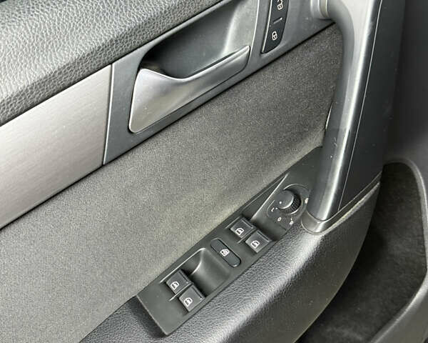 Серый Фольксваген Пассат, объемом двигателя 2 л и пробегом 220 тыс. км за 12900 $, фото 22 на Automoto.ua