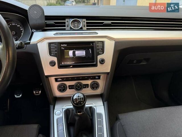 Серый Фольксваген Пассат, объемом двигателя 1.97 л и пробегом 220 тыс. км за 14500 $, фото 19 на Automoto.ua