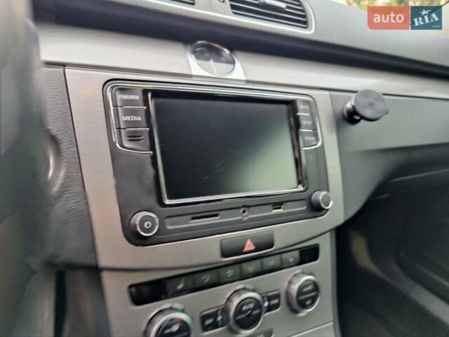 Сірий Фольксваген Пассат, об'ємом двигуна 1.97 л та пробігом 296 тис. км за 11600 $, фото 43 на Automoto.ua